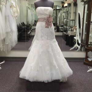 Christina Wu lace mermaid with sash. Ivory Size 12